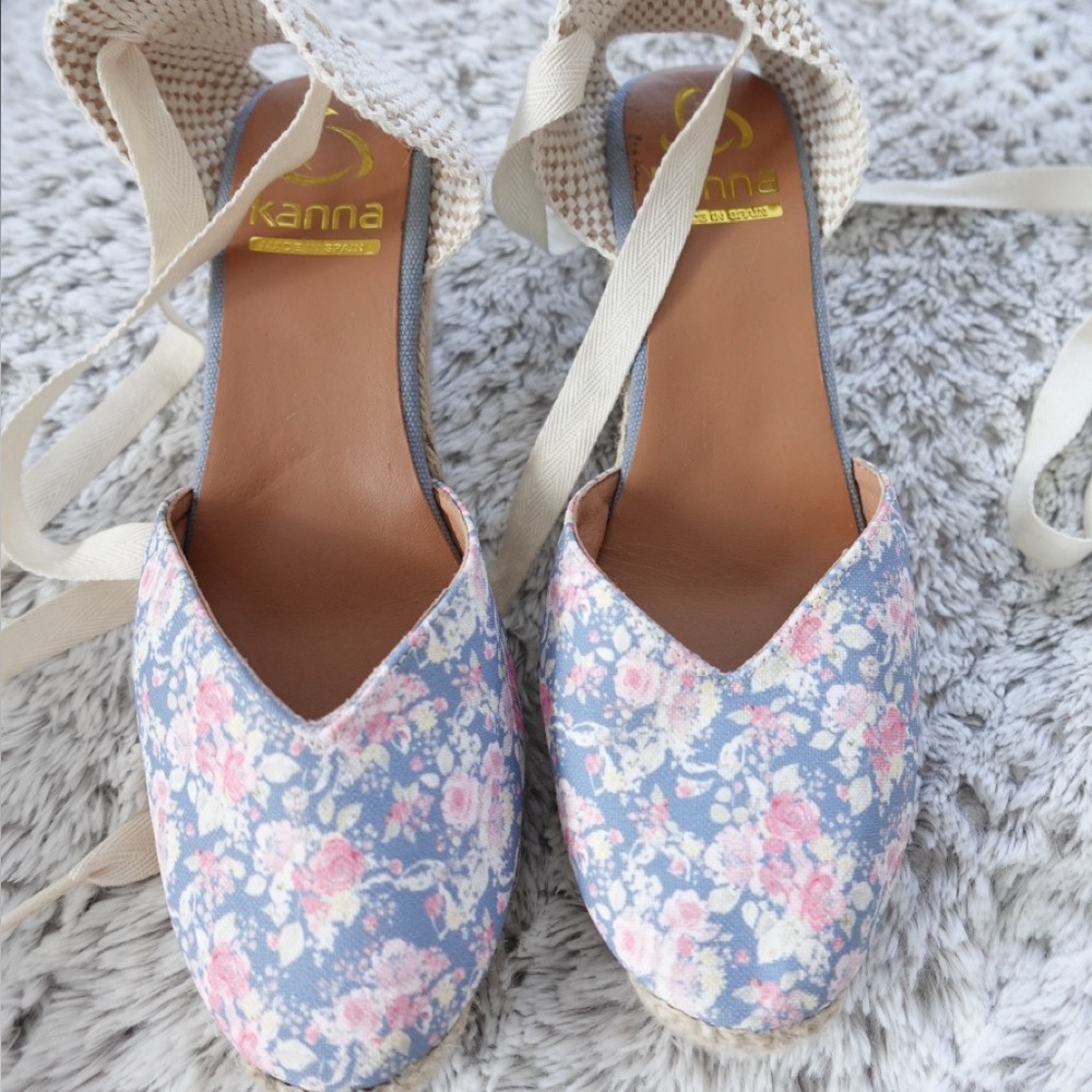 Kanna Women's Espadrilles - Floral Blue and Pink